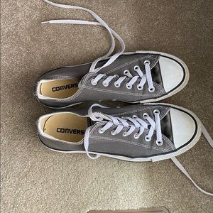 Grey low top converse